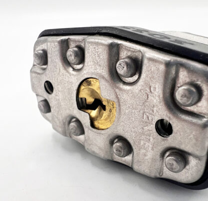 Master 1KA 40mm Long Shackle Laminated Padlock - Image 5