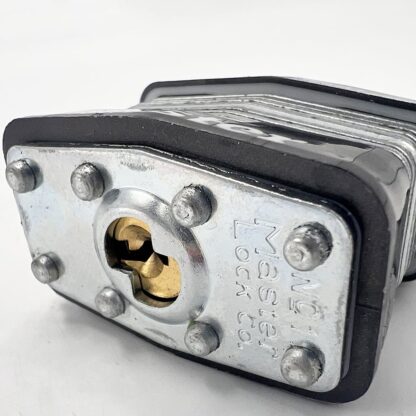 Master 1KA 40mm Open Shackle Laminated Padlock - Image 4
