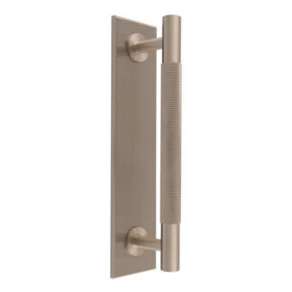 Carlisle Brass BP700BSN168SN Knurled Pull handle on Backplate (LEAD TIME: 2-3 DAYS)
