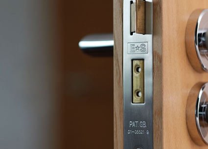 5 Reasons To Change Your Door Locks