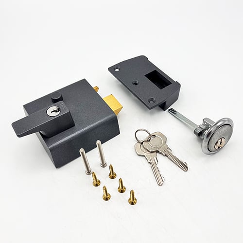 Yale No.1 Auto Deadlocking Nightlatch - Image 5