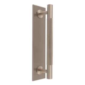 Carlisle Brass BP700BSN168SN Knurled Pull Handle On Backplate (LEAD TIME: 2-3 DAYS)