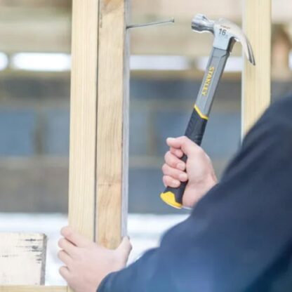 Stanley 450g (16oz) Fibreglass Claw Hammer - Image 4